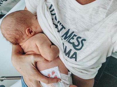 Honest Tips for Latching & Breastfeeding Positions