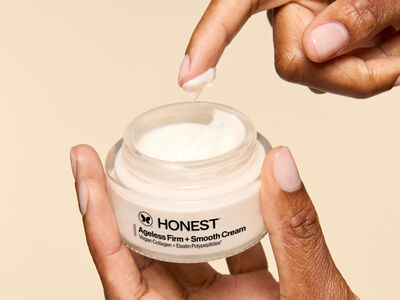 The Science Behind Anti-Aging Moisturizers: Do They Really Work?